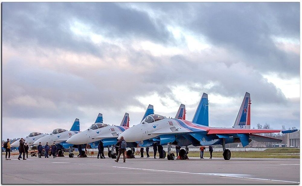 Четыре самолета Су-35С переданы Русским Витязям